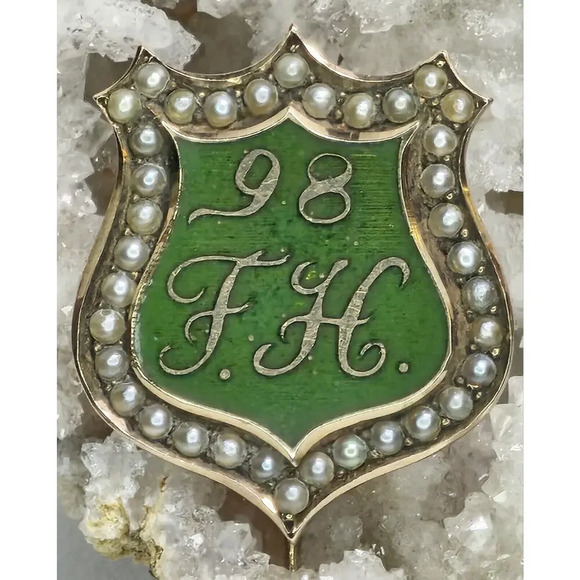 Antique 1898 Solid 9k Yellow gold Shield Pin - Green Enamel & Seeded Pearl - F.H - Picture 1 of 8